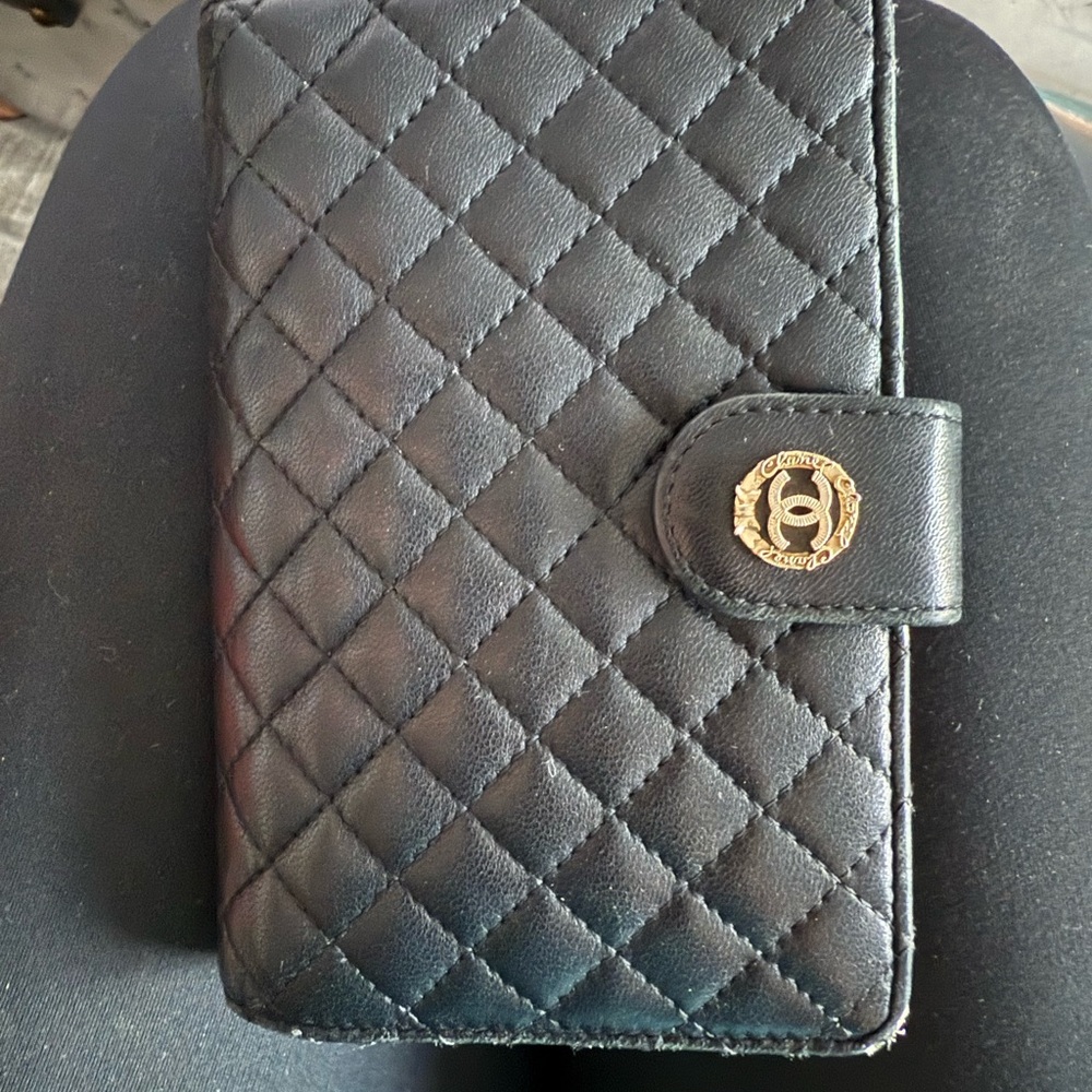 Chanel lambskin Black Quilted Wallet with Gold Accent